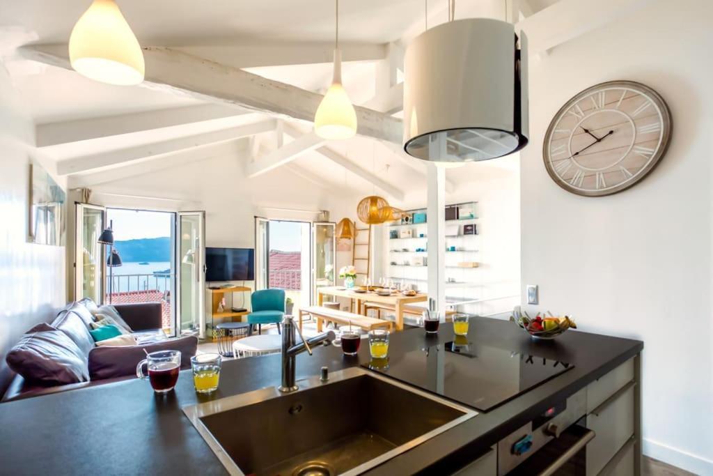 #40 Bright Sea View Suite For 6 2Mins Walk Port & Sea Villefranche-sur-Mer Eksteriør bilde