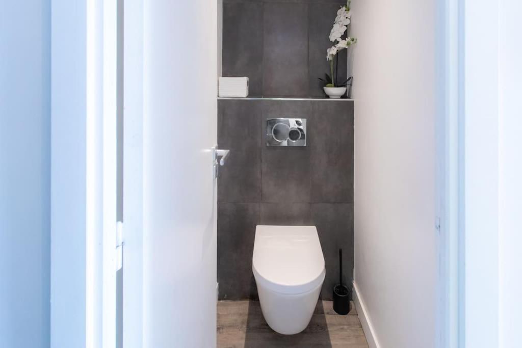 #40 Bright Sea View Suite For 6 2Mins Walk Port & Sea Villefranche-sur-Mer Eksteriør bilde